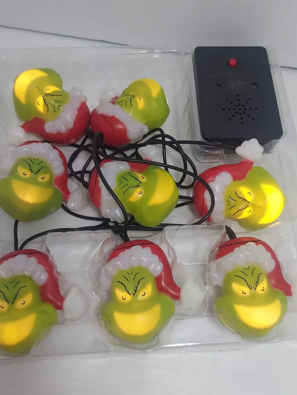 The Grinch Musical Light String - Green & Red Grinch Heads